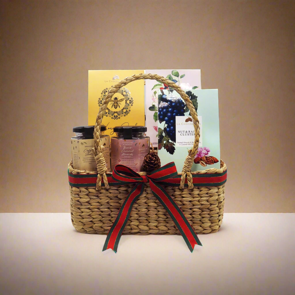 La Chocoallure Bon Appétit Gift Hamper Basket with Milk Chocolate Honeycomb, Berry Bites Clusters, Nuts & Raisin Chocolate Clusters, Milk Chocolate Coffee Shots, and Signature Dark Chocolate Burnt Caramel Almonds